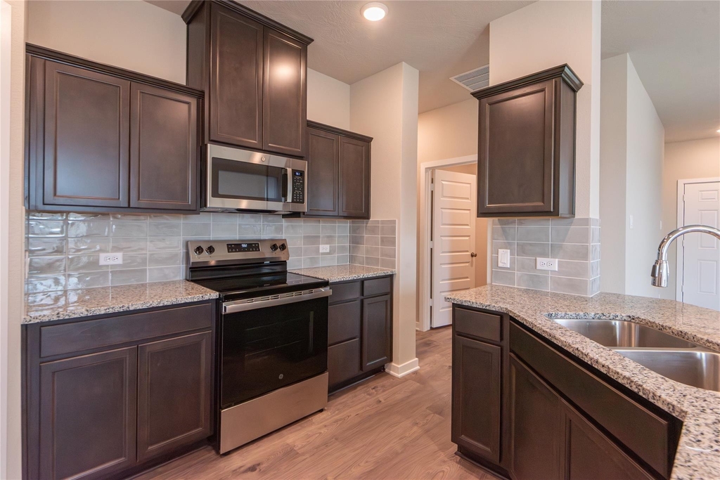 1500 Lake Ridge Drive - Photo 6