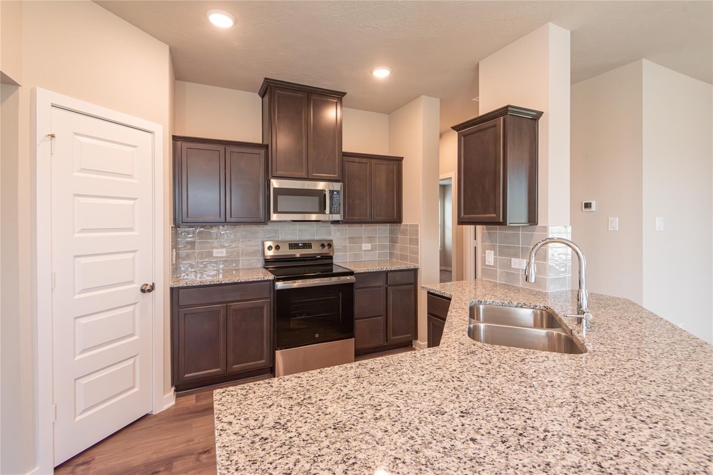 1500 Lake Ridge Drive - Photo 7