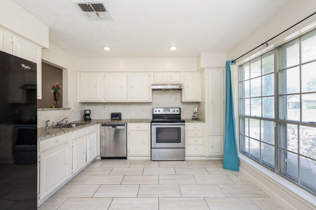 7423 Towerview Ln - Photo 9