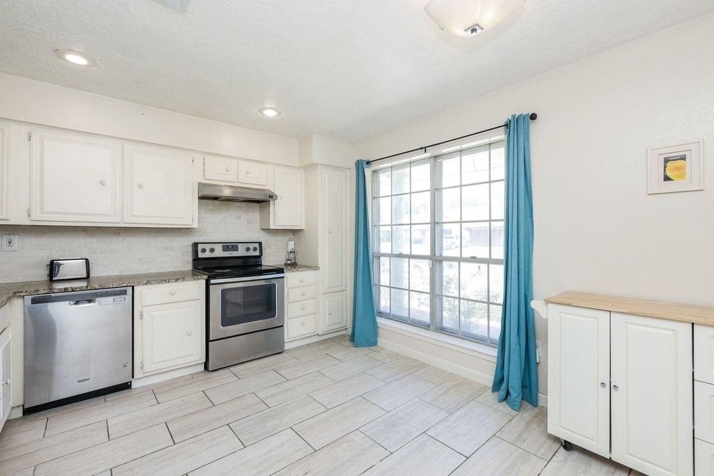 7423 Towerview Ln - Photo 8