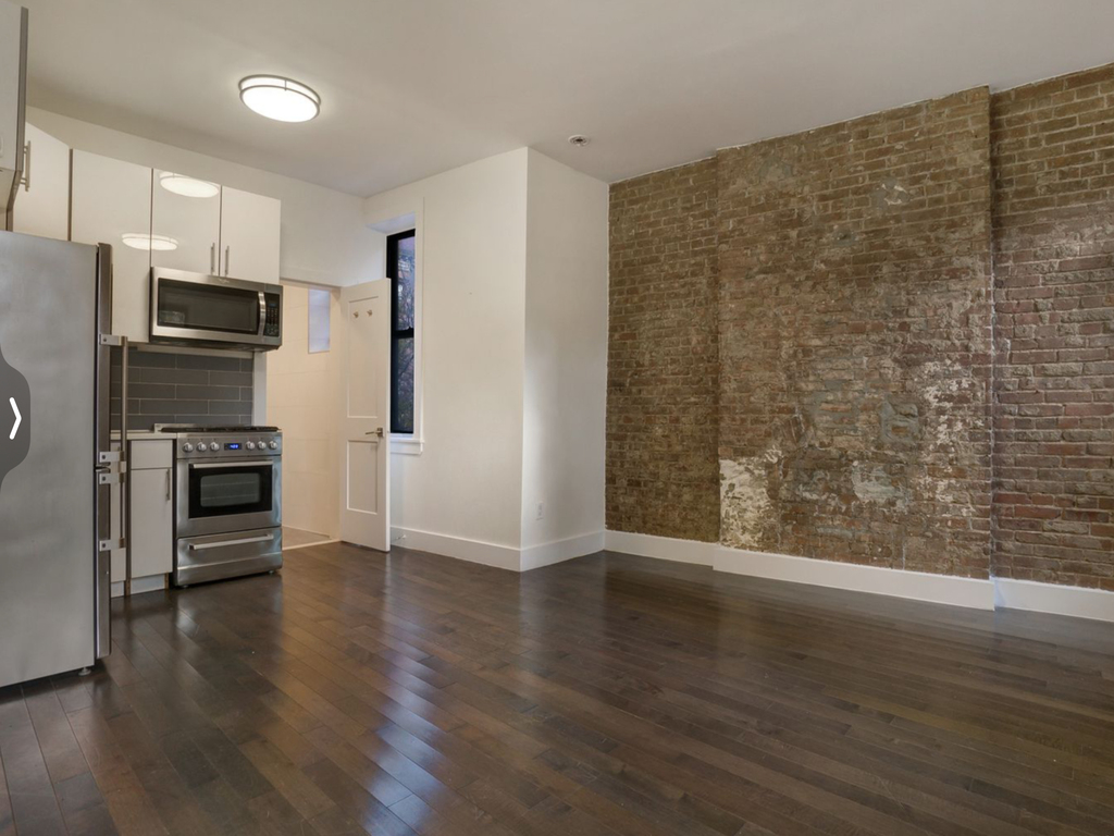 338 West 49th Street - Photo 3