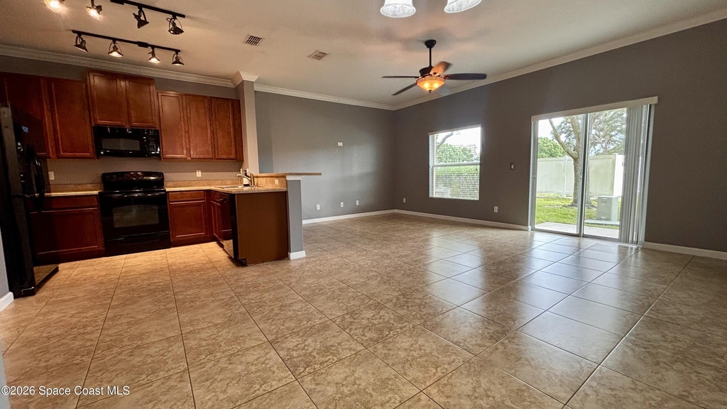 2755 Revolution Street - Photo 2