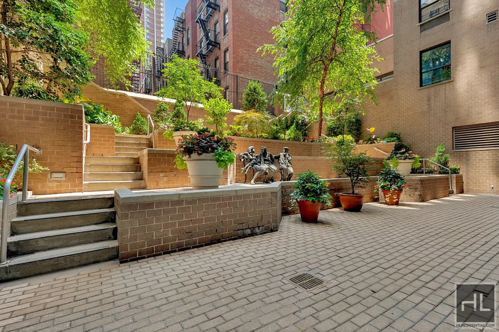 West 87th Street - Photo 3