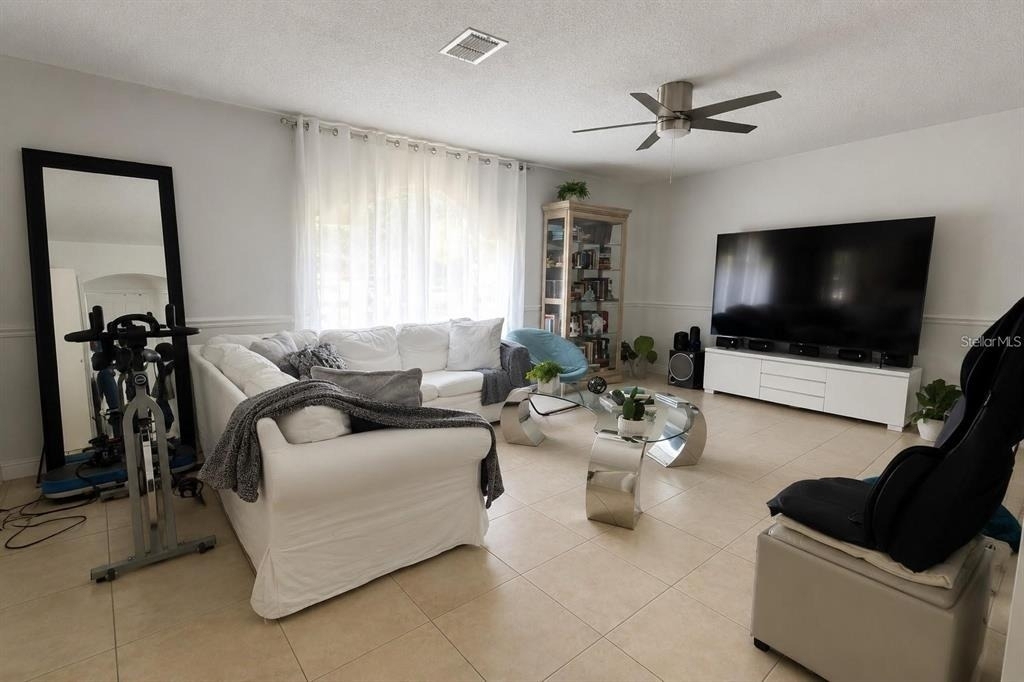 984 Derbyshire Drive - Photo 3