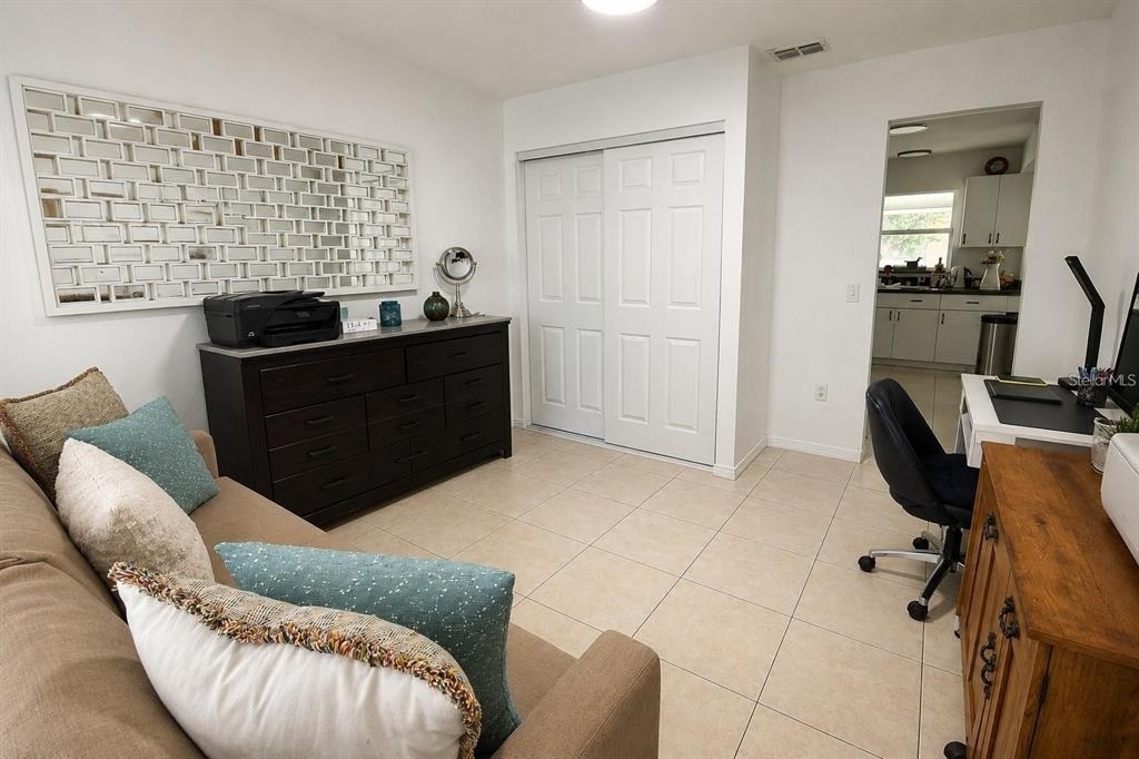 984 Derbyshire Drive - Photo 4