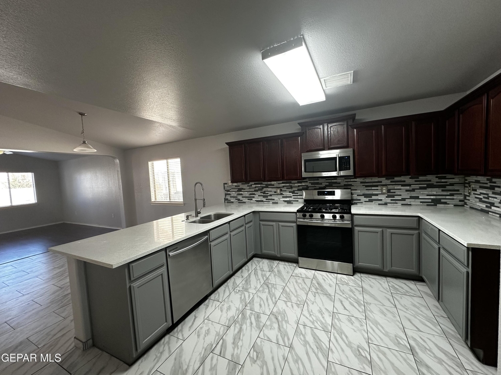 2405 Sparrow Point Street - Photo 3