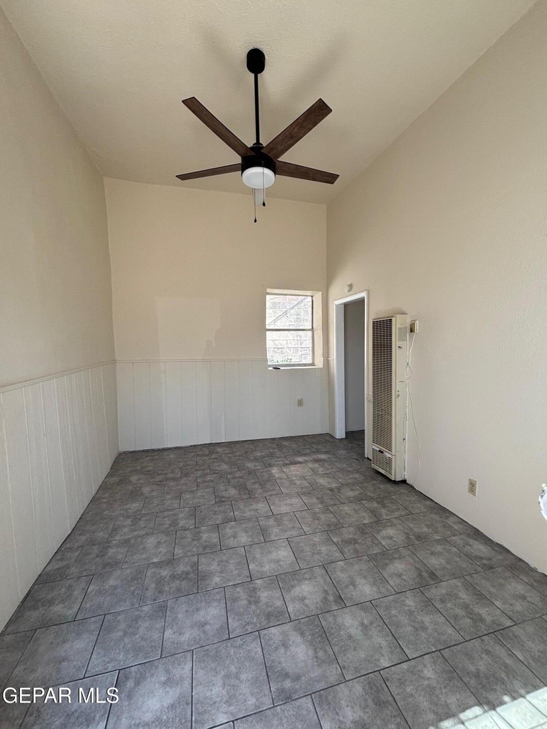 920 S Stanton Street - Photo 2