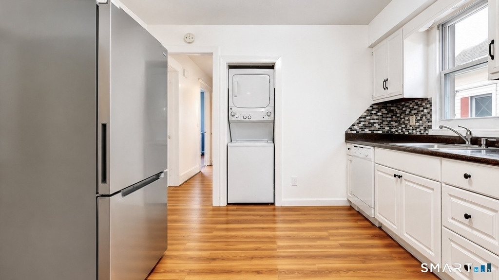 21 Parmalee Avenue - Photo 4