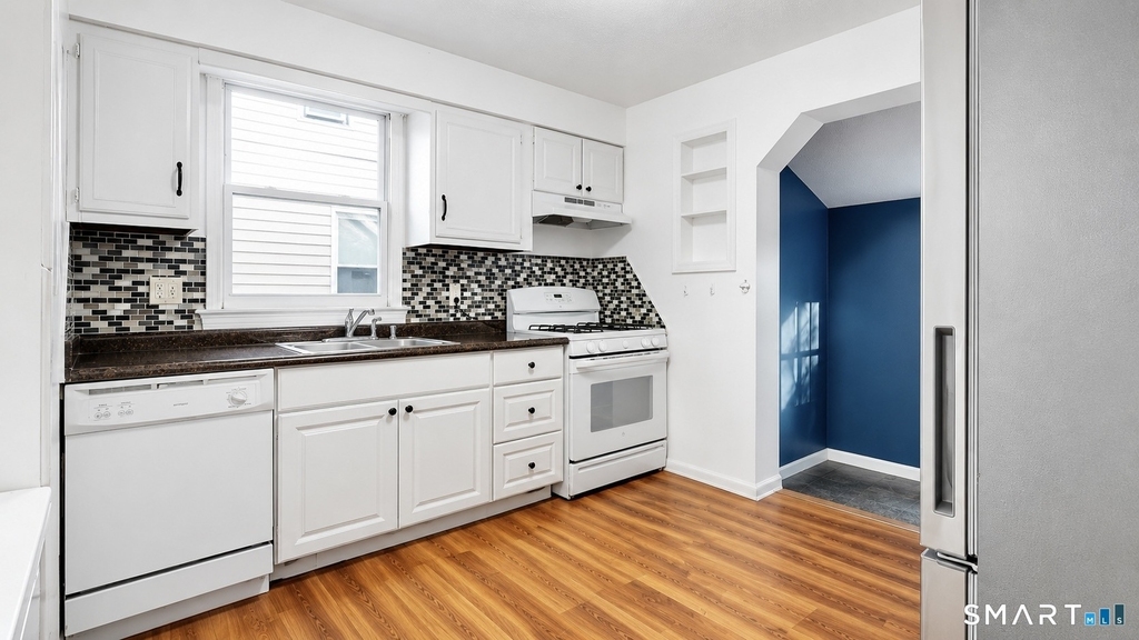 21 Parmalee Avenue - Photo 1