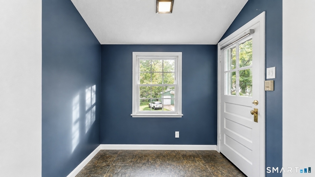 21 Parmalee Avenue - Photo 3