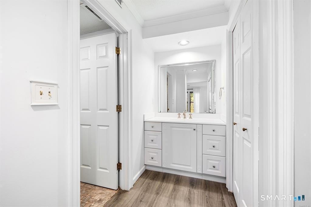 7 Cottonwood Drive - Photo 2