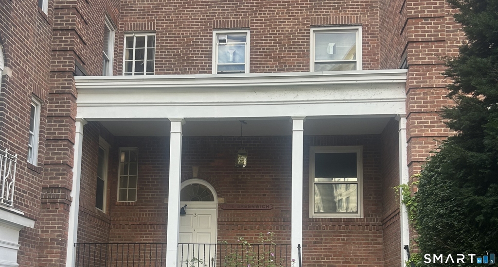 70 Strawberry Hill Avenue - Photo 1