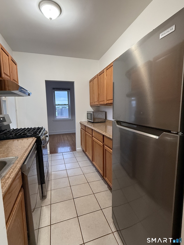 70 Strawberry Hill Avenue - Photo 9