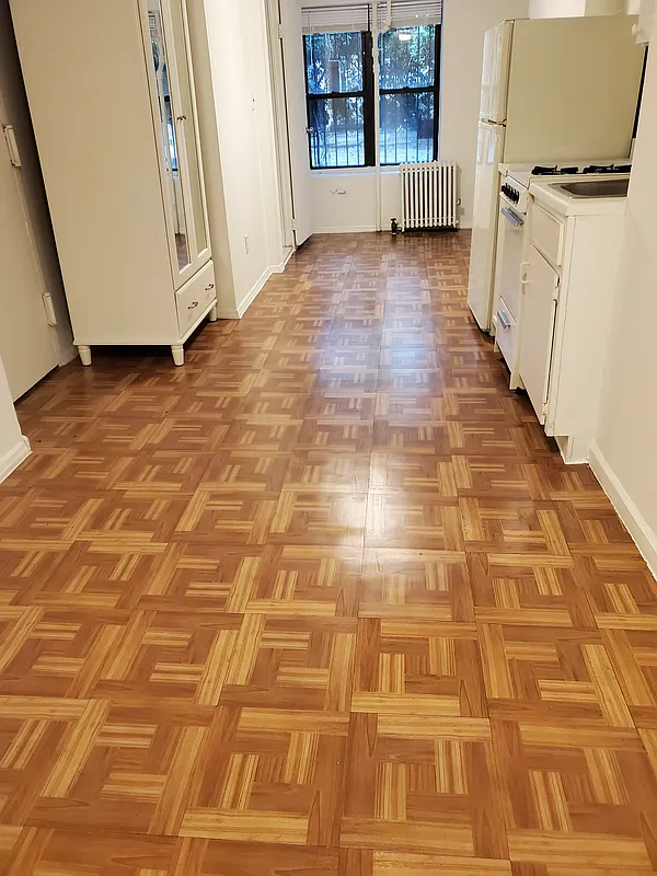 531 East 6th Street - Photo 1