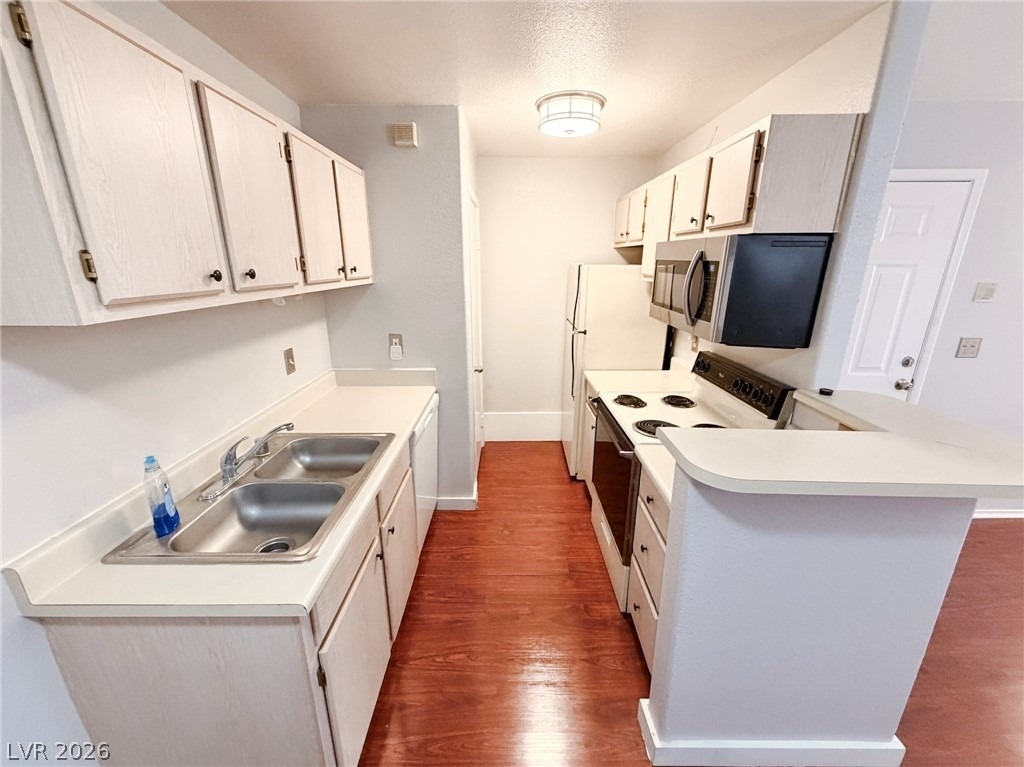 5211 Lindell Road - Photo 2