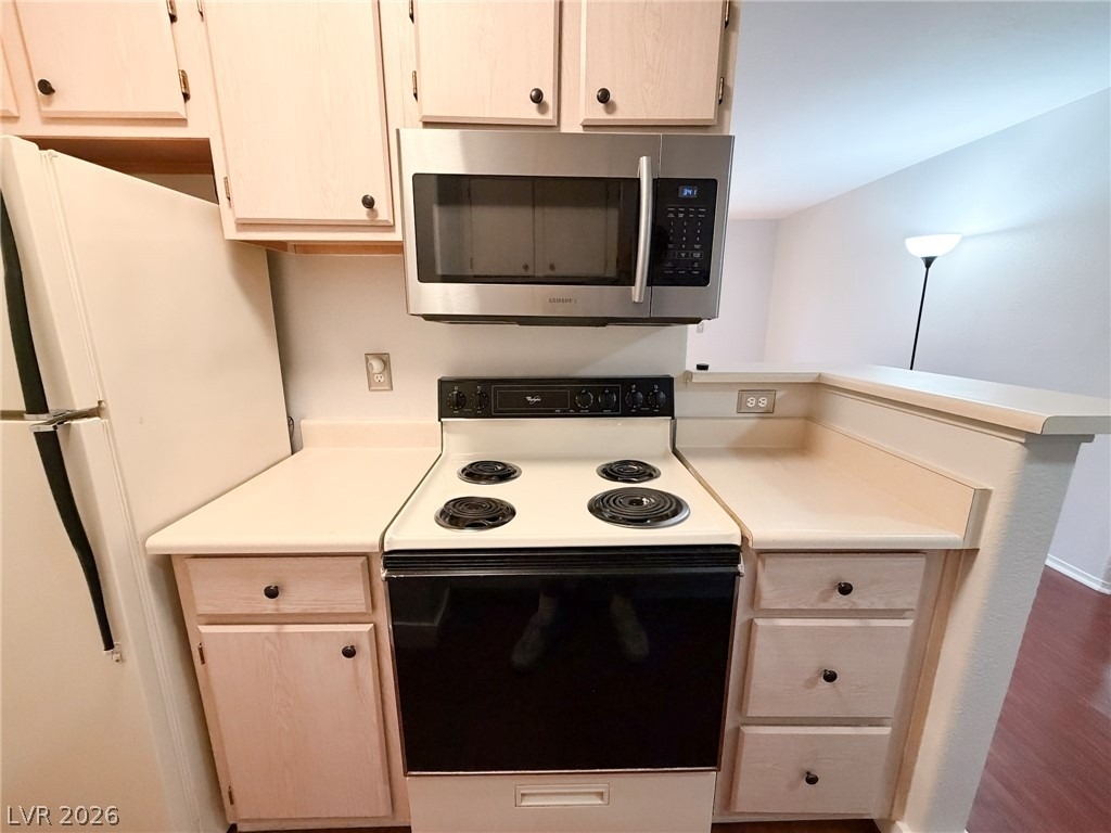5211 Lindell Road - Photo 4