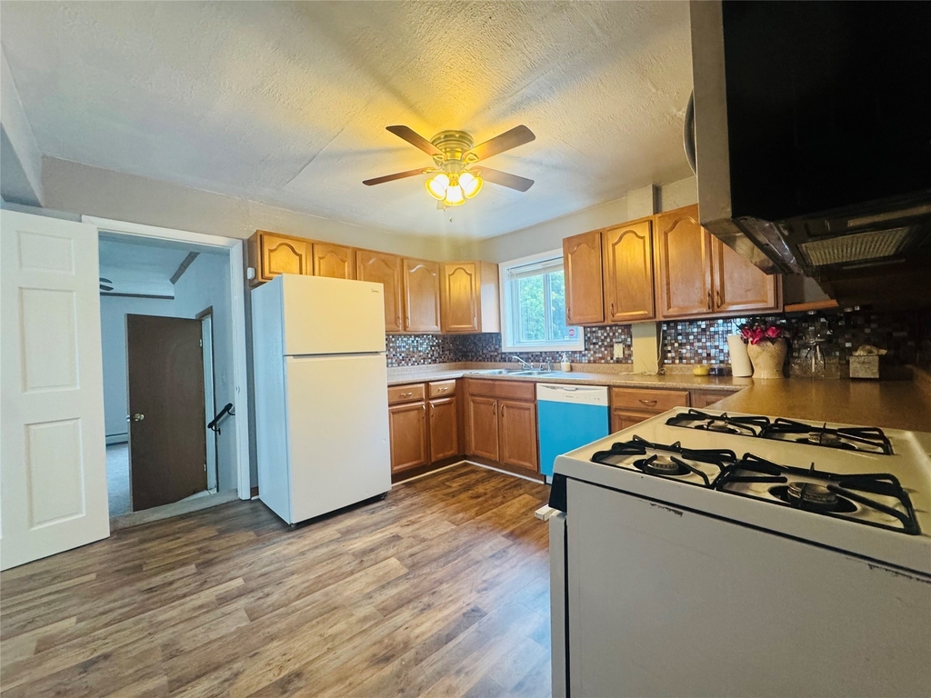 136 Melbourne St - Photo 4