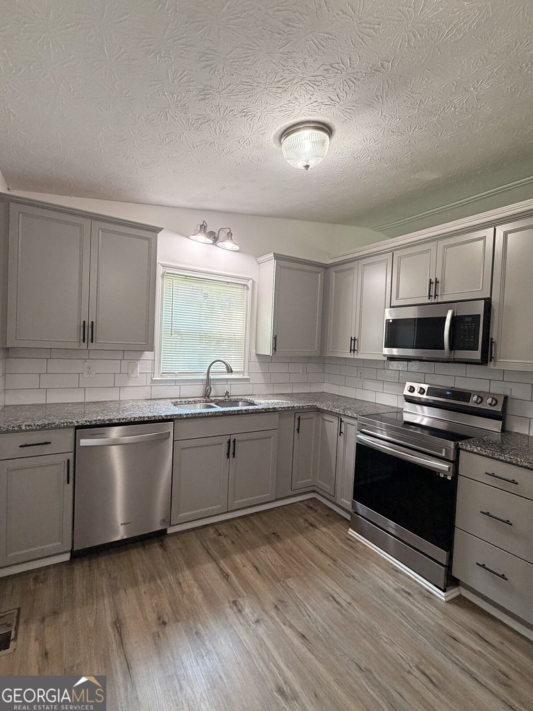 640 Valerie Circle - Photo 7
