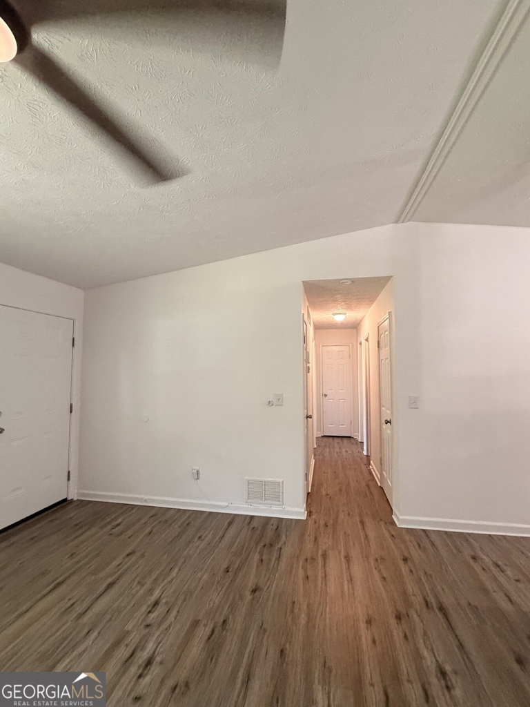 640 Valerie Circle - Photo 6