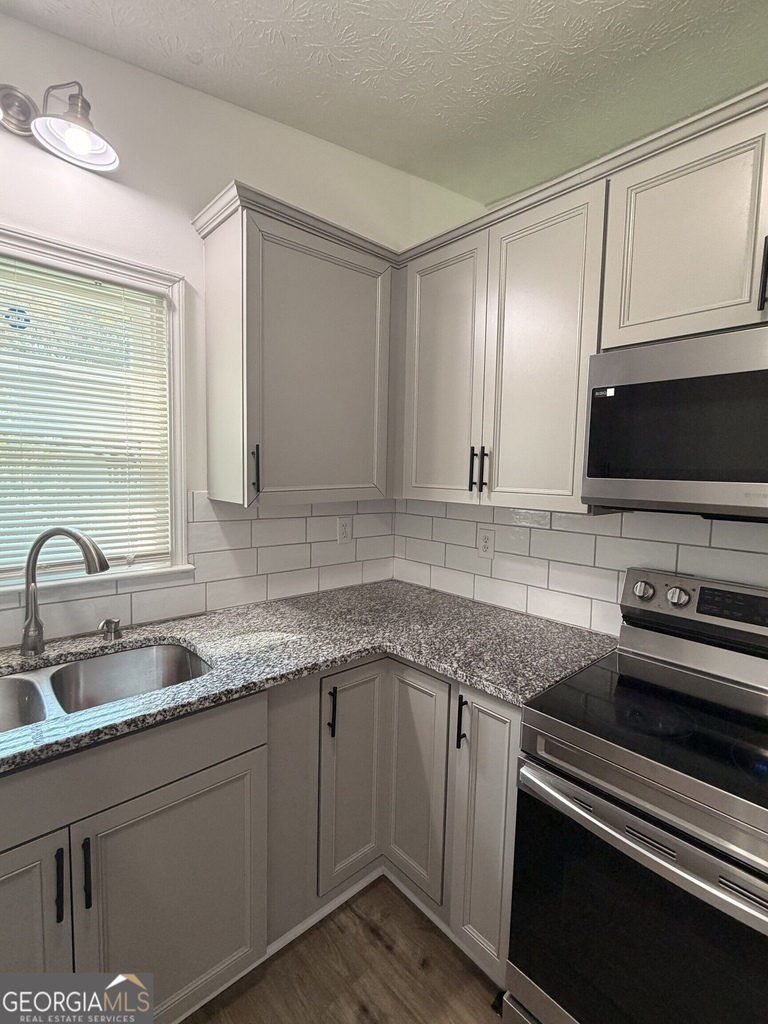 640 Valerie Circle - Photo 8