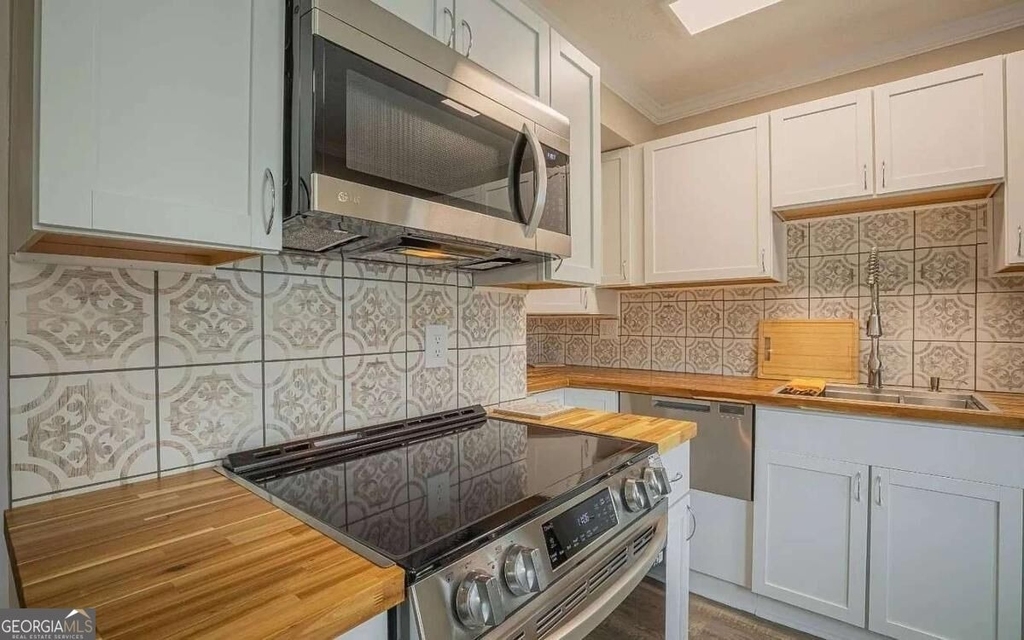 1235 Riverside Drive - Photo 11