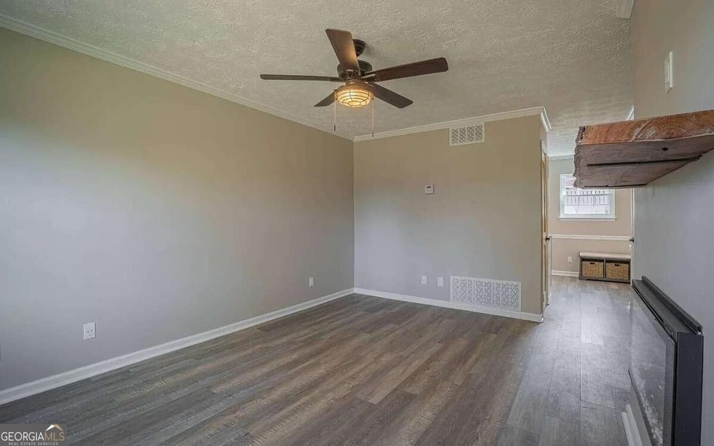 1235 Riverside Drive - Photo 2