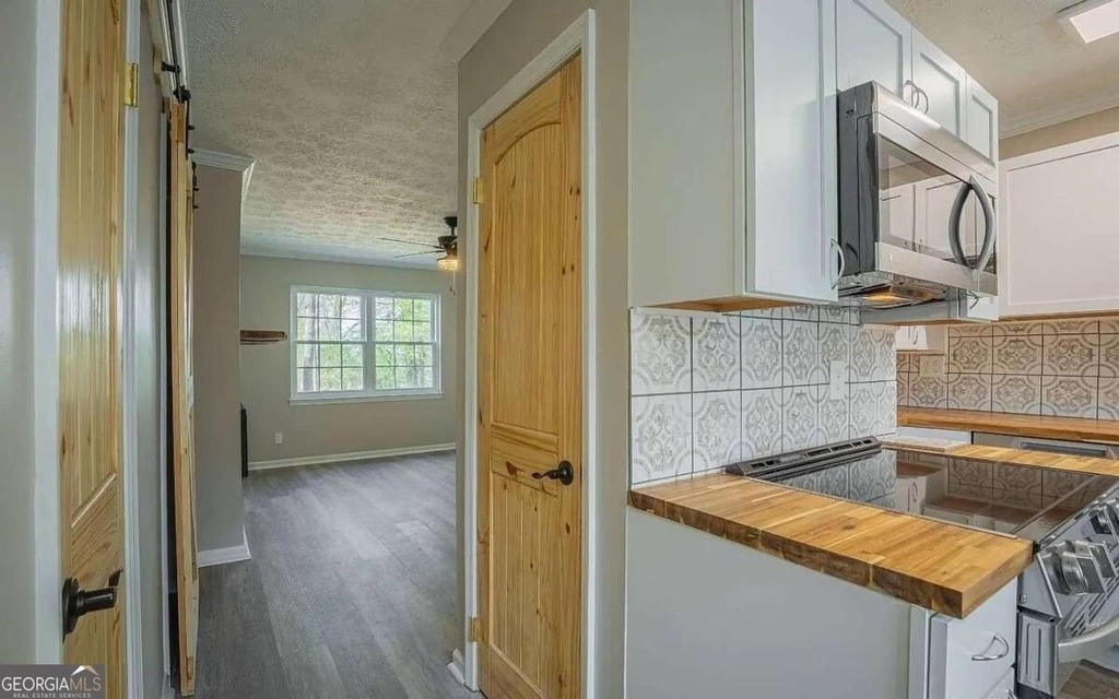 1235 Riverside Drive - Photo 7
