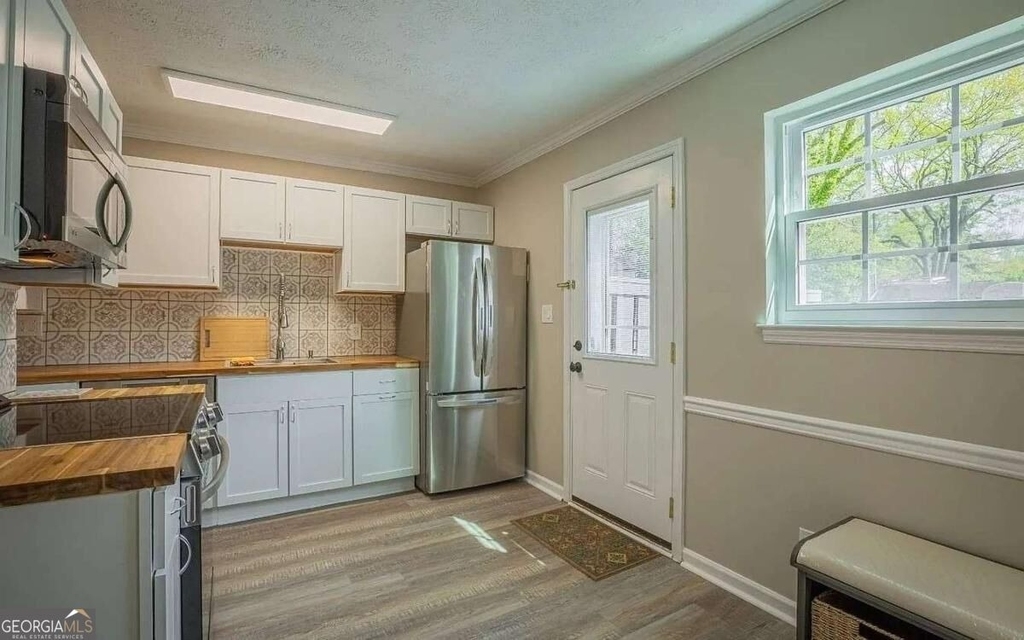 1235 Riverside Drive - Photo 9