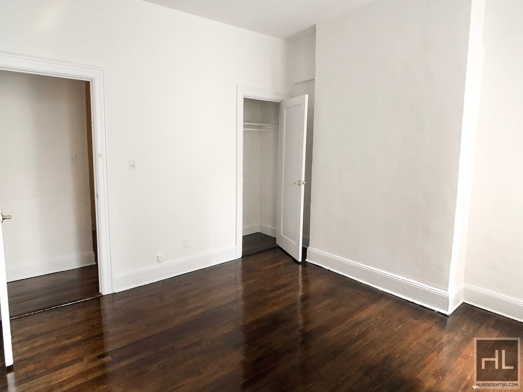 3 Avenue - Photo 0