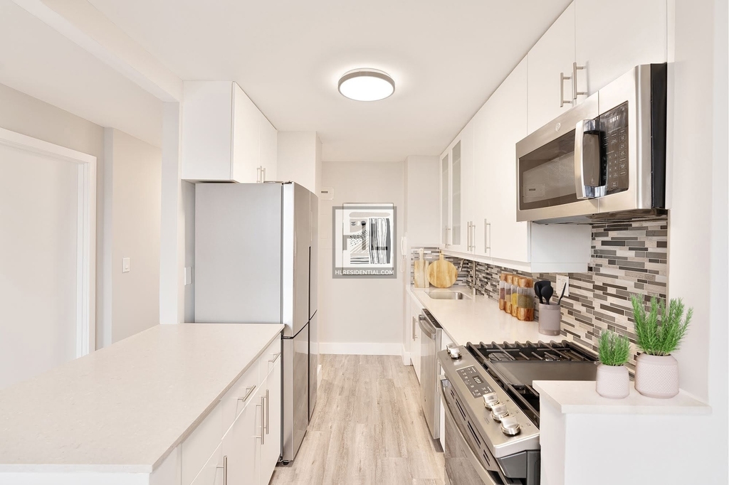 Second Avenue - Photo 8