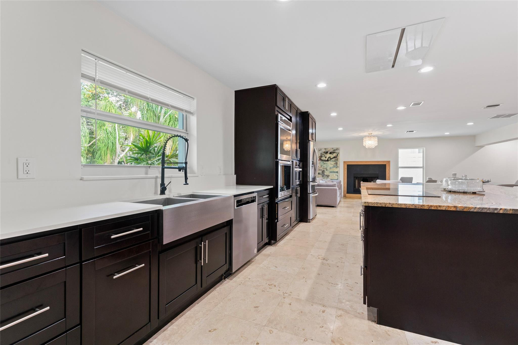 50 Nw 5th Avenue - Photo 2