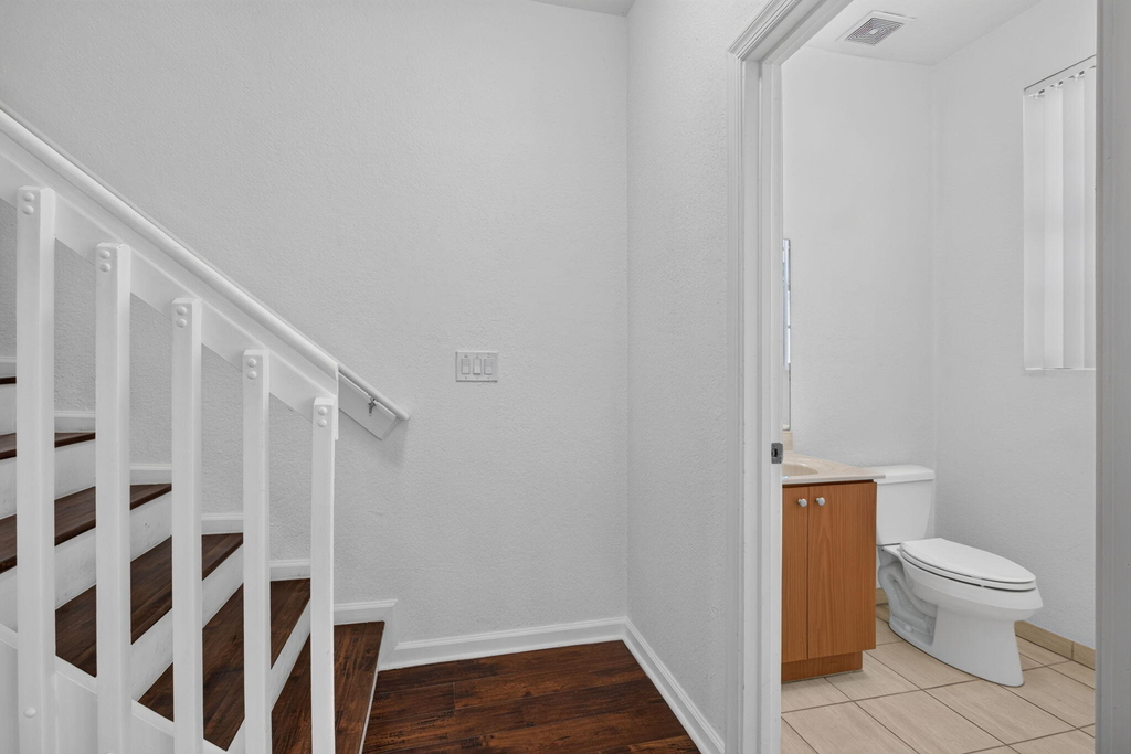 2725 Ne 8th Avenue - Photo 29