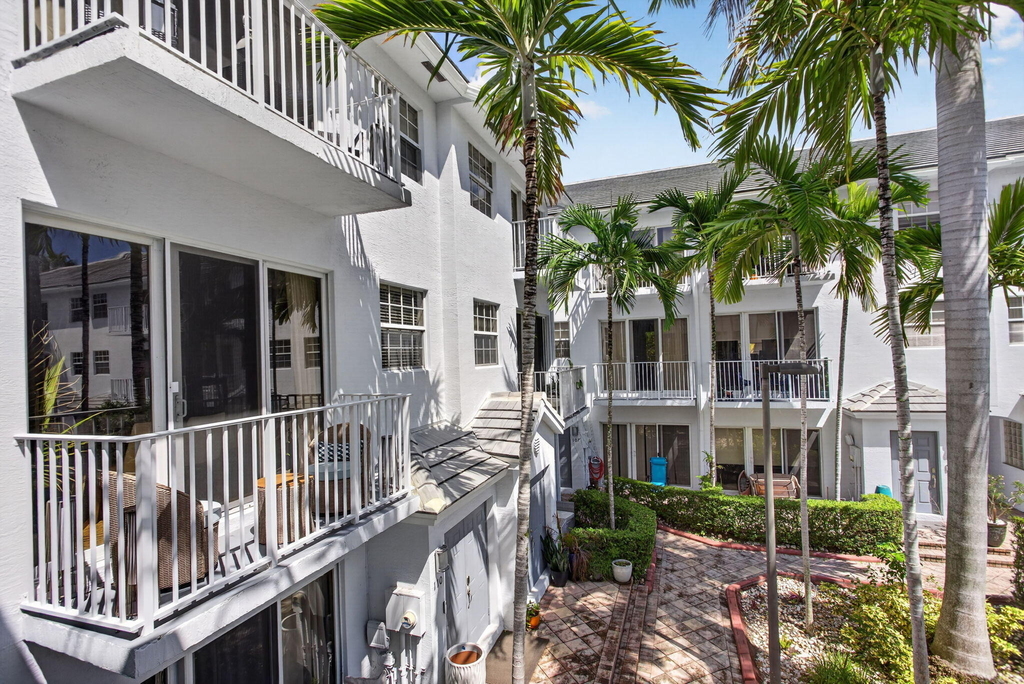 2725 Ne 8th Avenue - Photo 32