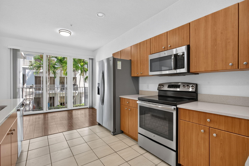 2725 Ne 8th Avenue - Photo 2
