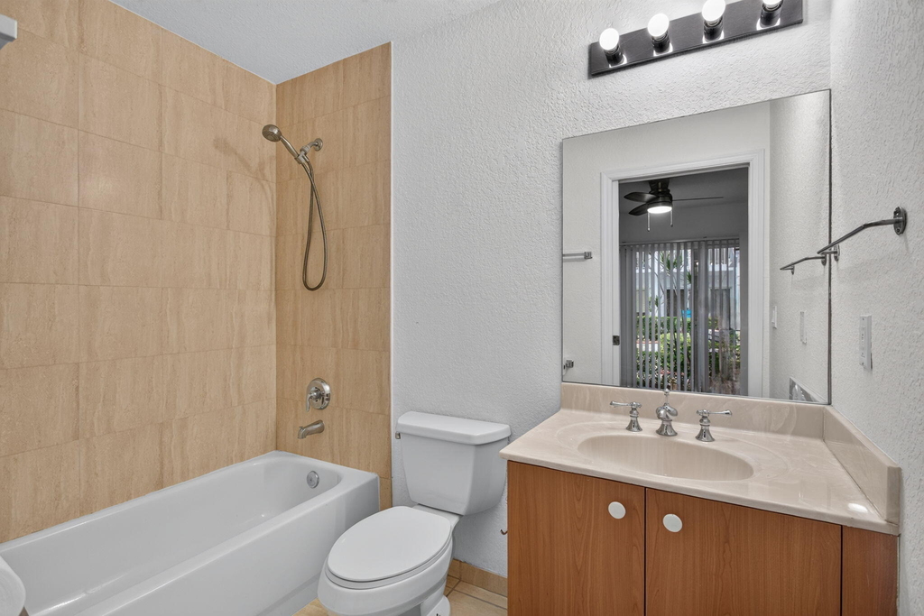 2725 Ne 8th Avenue - Photo 17