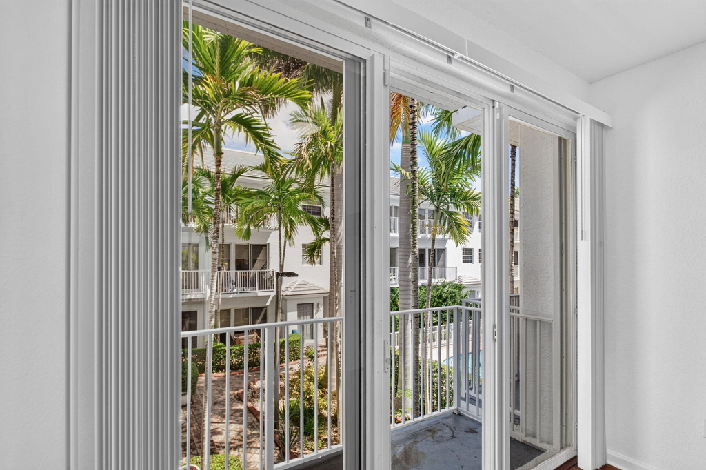 2725 Ne 8th Avenue - Photo 30