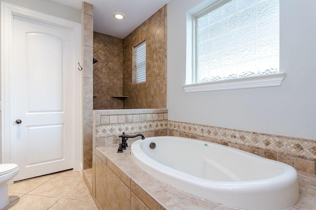 3817 Bowser Avenue - Photo 4