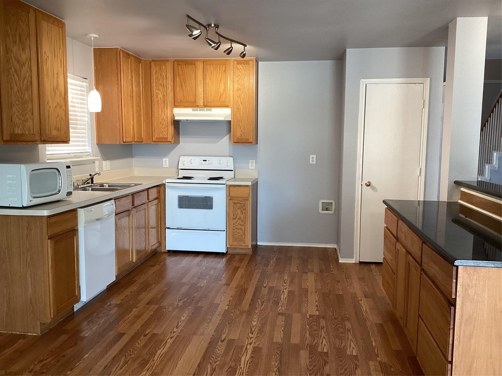 5012 Raymond Drive - Photo 3