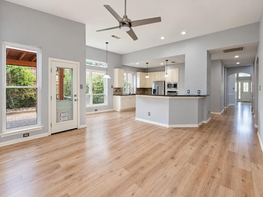 802 Crest Ridge Court - Photo 5