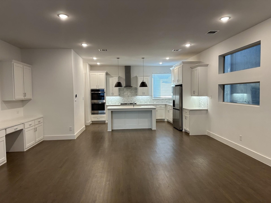 8215 Manoa Drive - Photo 17