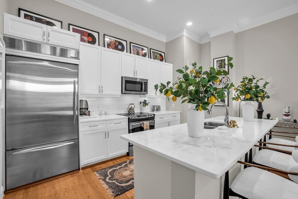 2300 Leonard Street - Photo 7