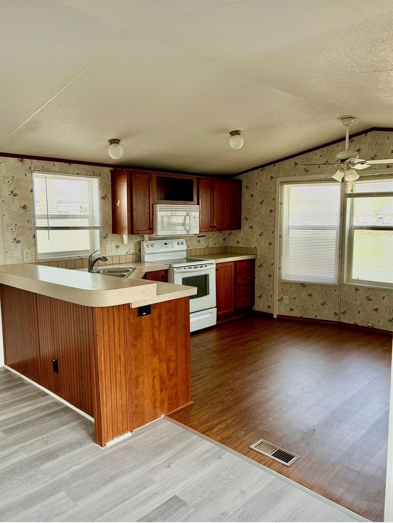 10481 Private Road 3709 - Photo 3