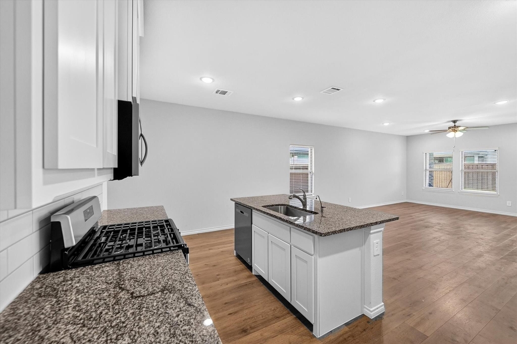 340 Willowmore Drive - Photo 9