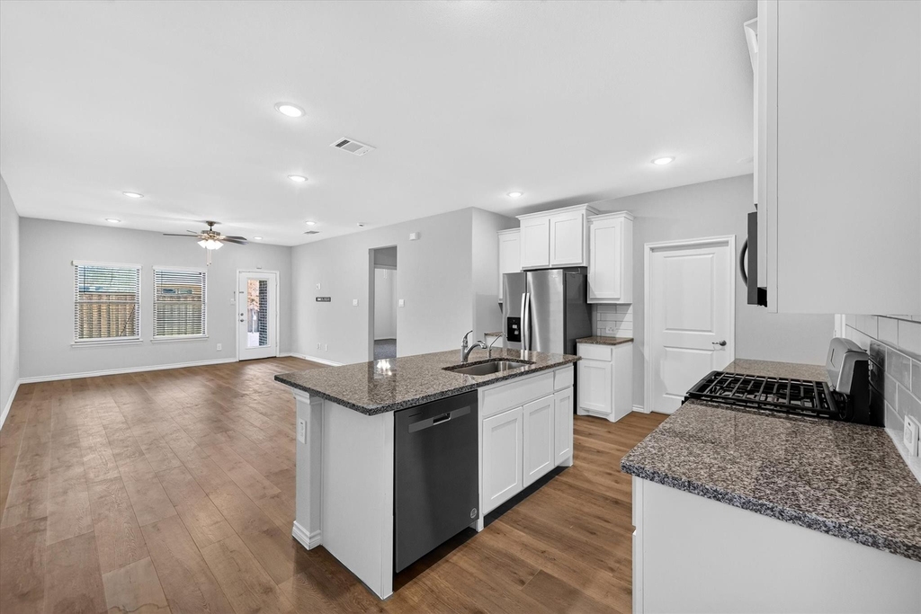 340 Willowmore Drive - Photo 5