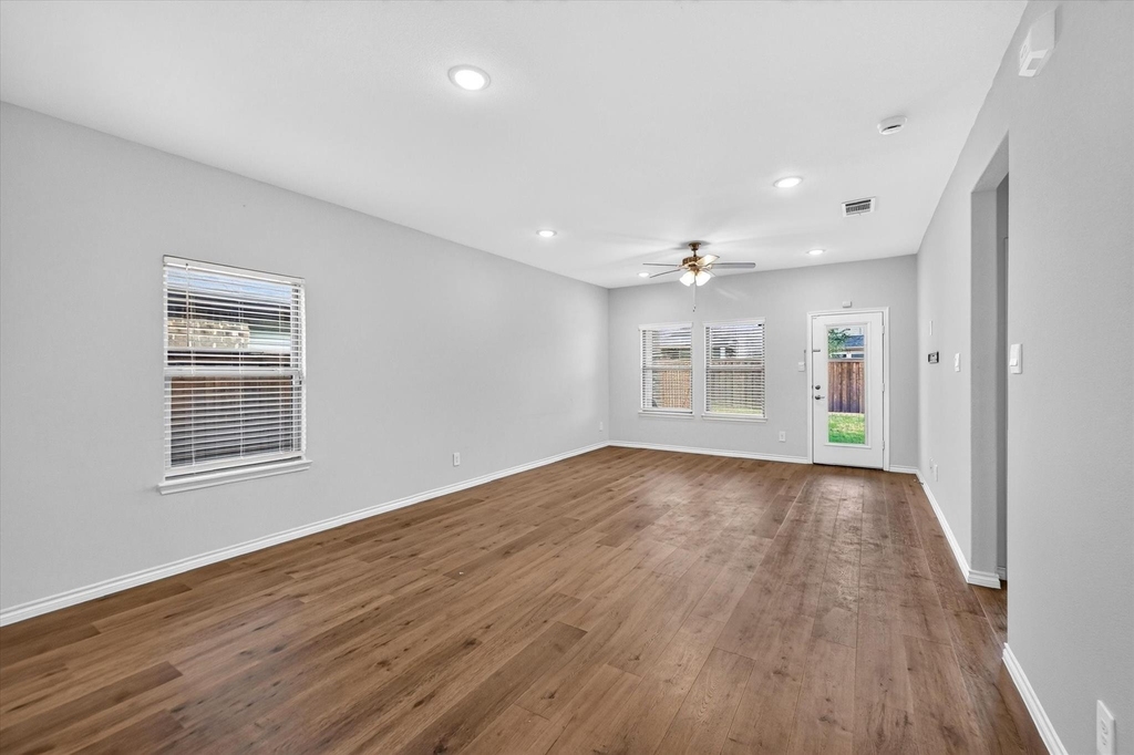 340 Willowmore Drive - Photo 11
