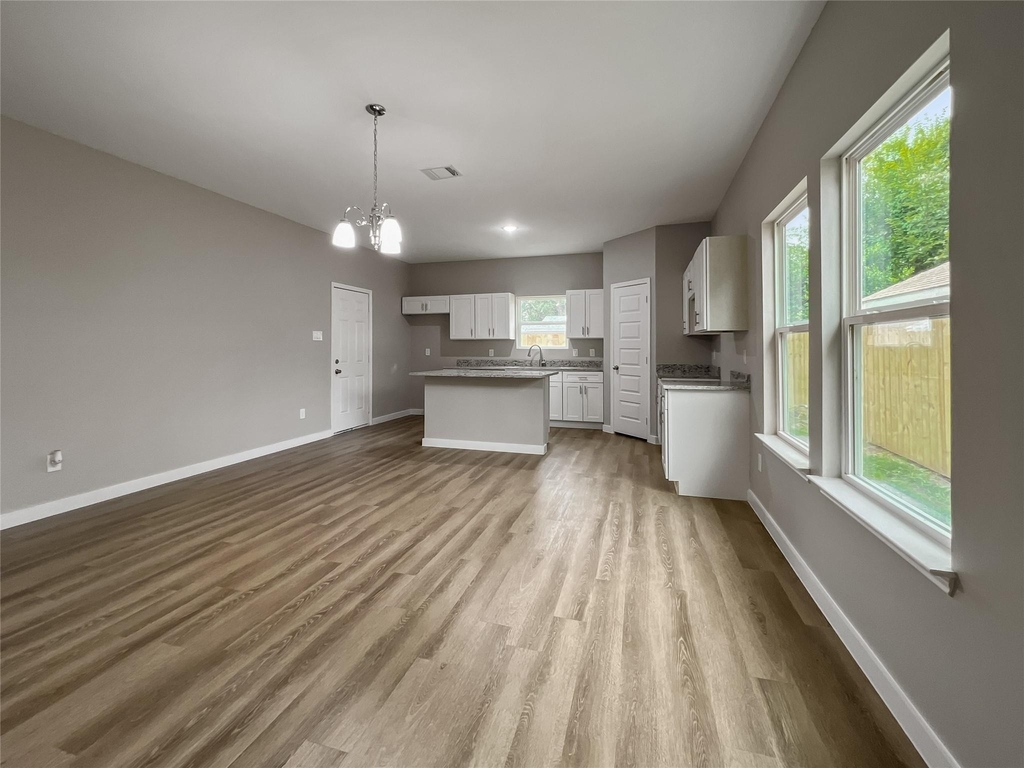 4615 Roberts Avenue - Photo 7