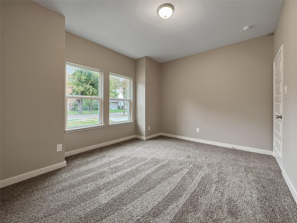 4615 Roberts Avenue - Photo 11