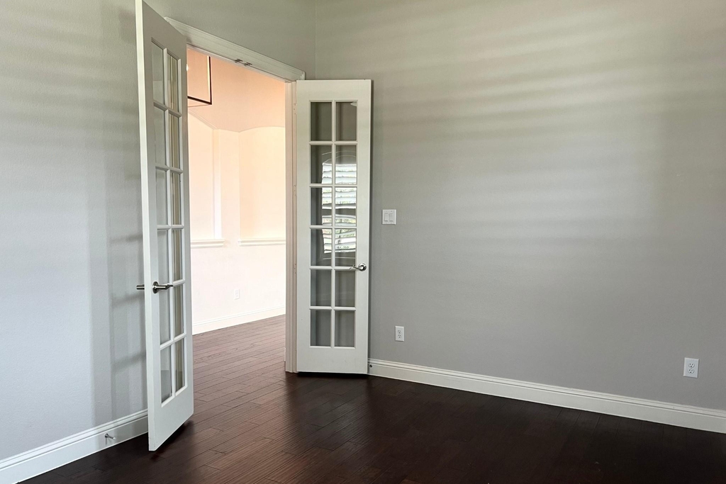 880 Saint Peter Lane - Photo 4