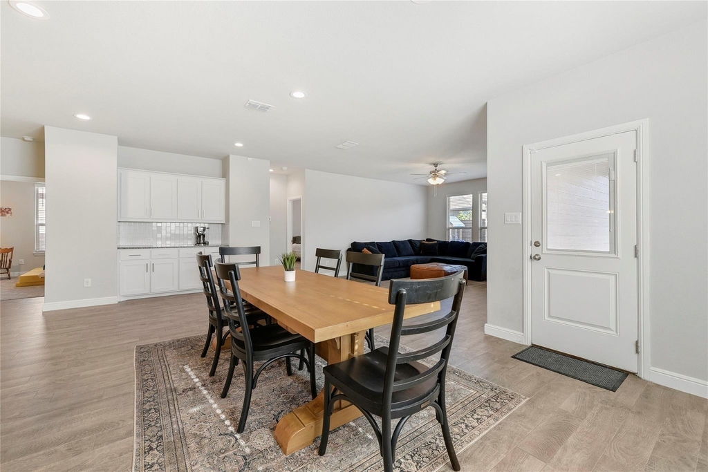 821 Shepperton Way - Photo 18