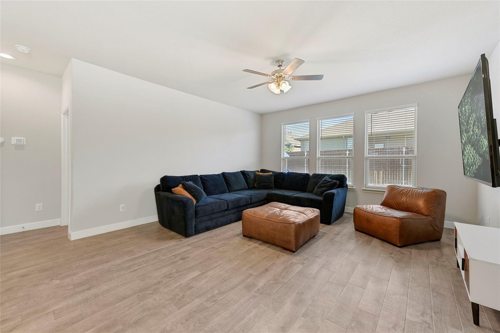 821 Shepperton Way - Photo 15